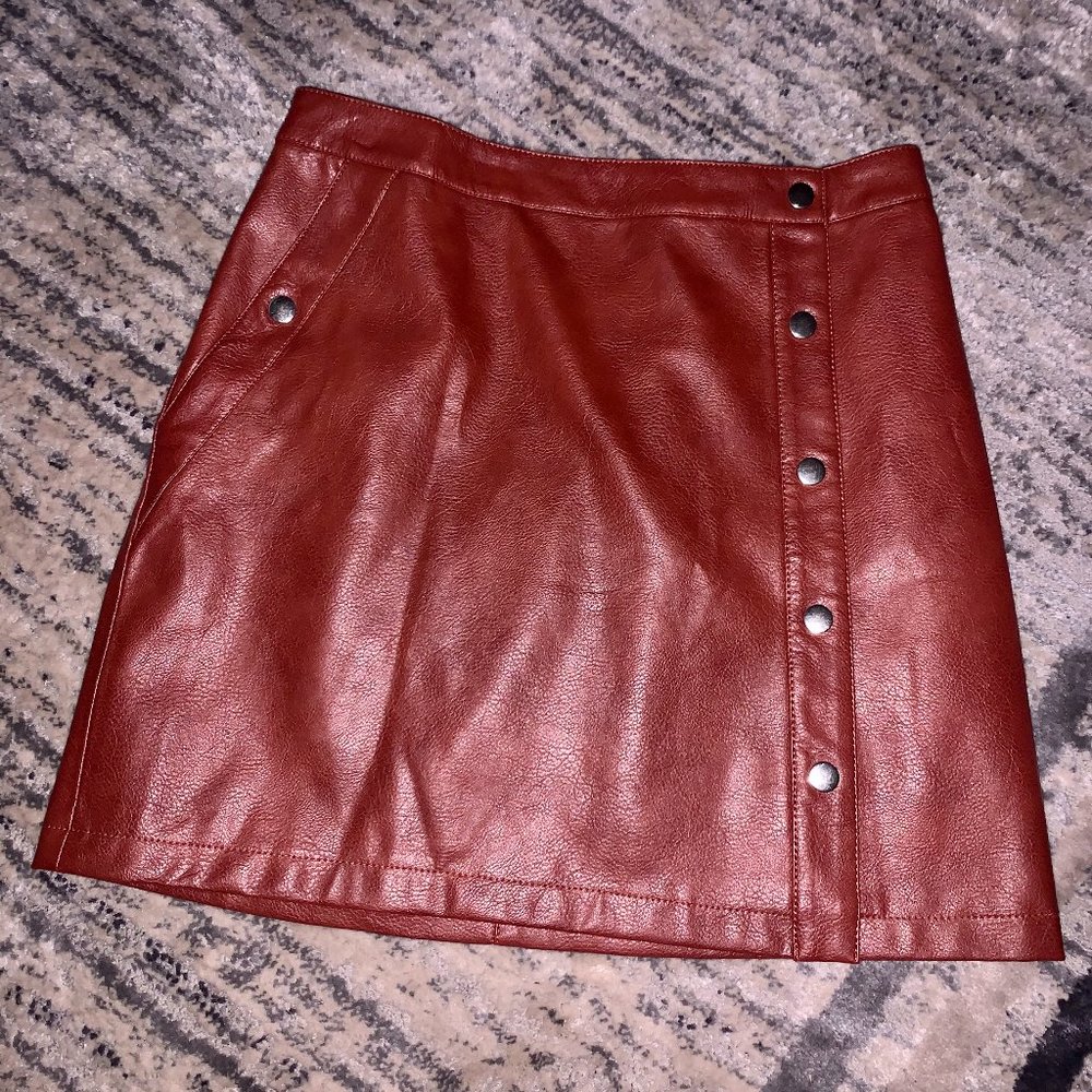 Faux leather high-waisted skirt